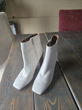 Sarto Square-Toe Ankle Boots - Sleek Side-Zip Design